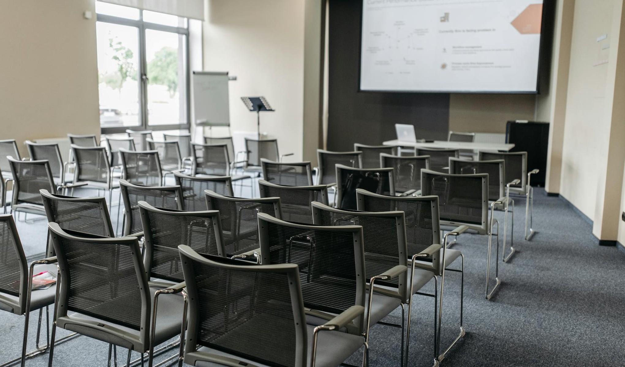Training room AV projection system installed by Technobriq for Barzan University, Doha
