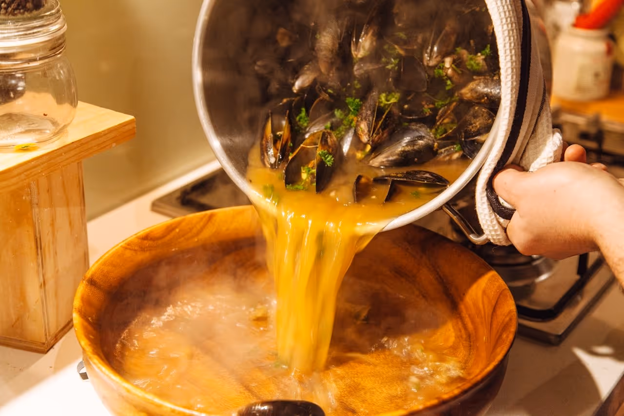  Now that’s a Bourdain-inspired mussels dish. 