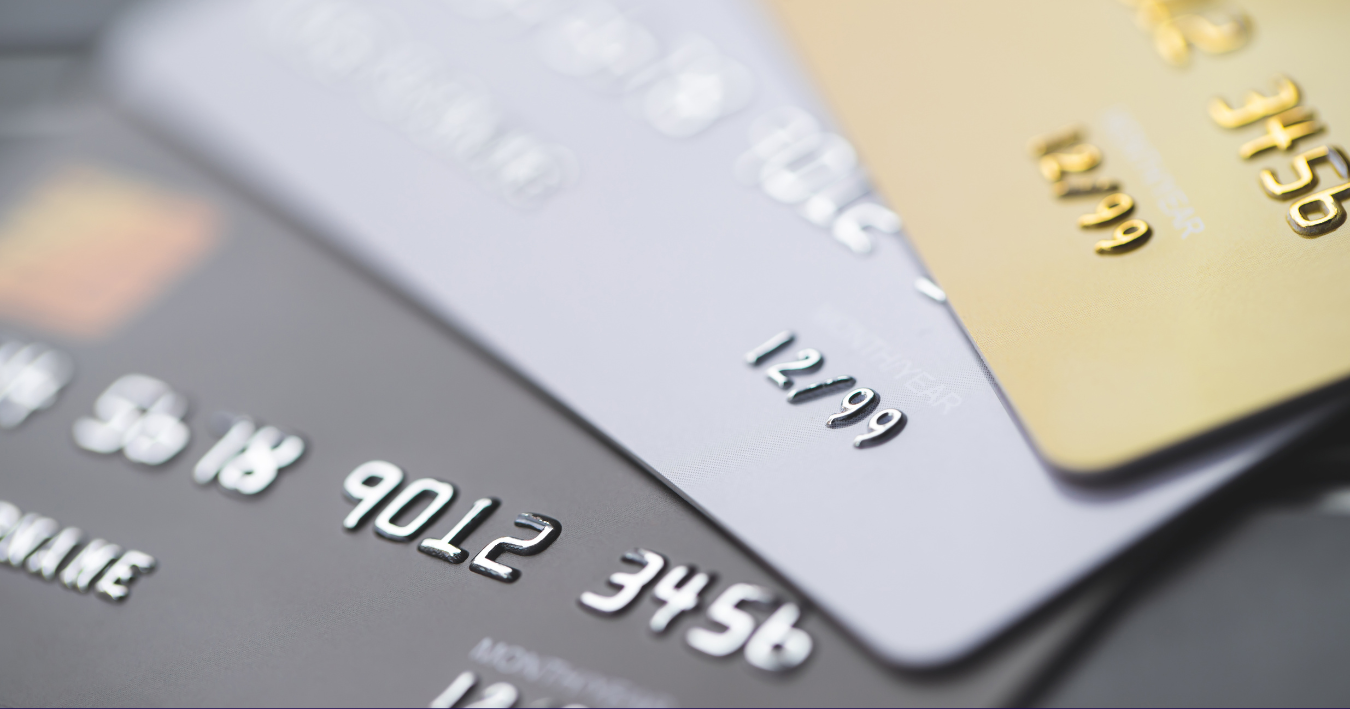 iphone and android phones showing 'scam likely' and 'suspected scam' warnings on phonecalls