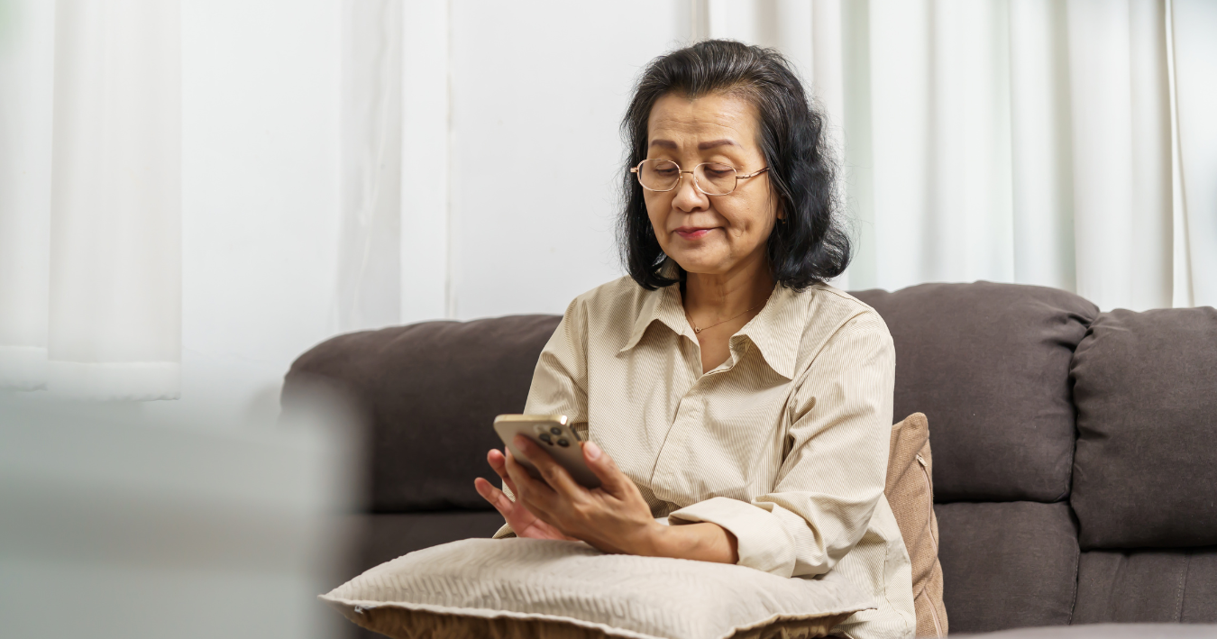 iphone and android phones showing 'scam likely' and 'suspected scam' warnings on phonecalls