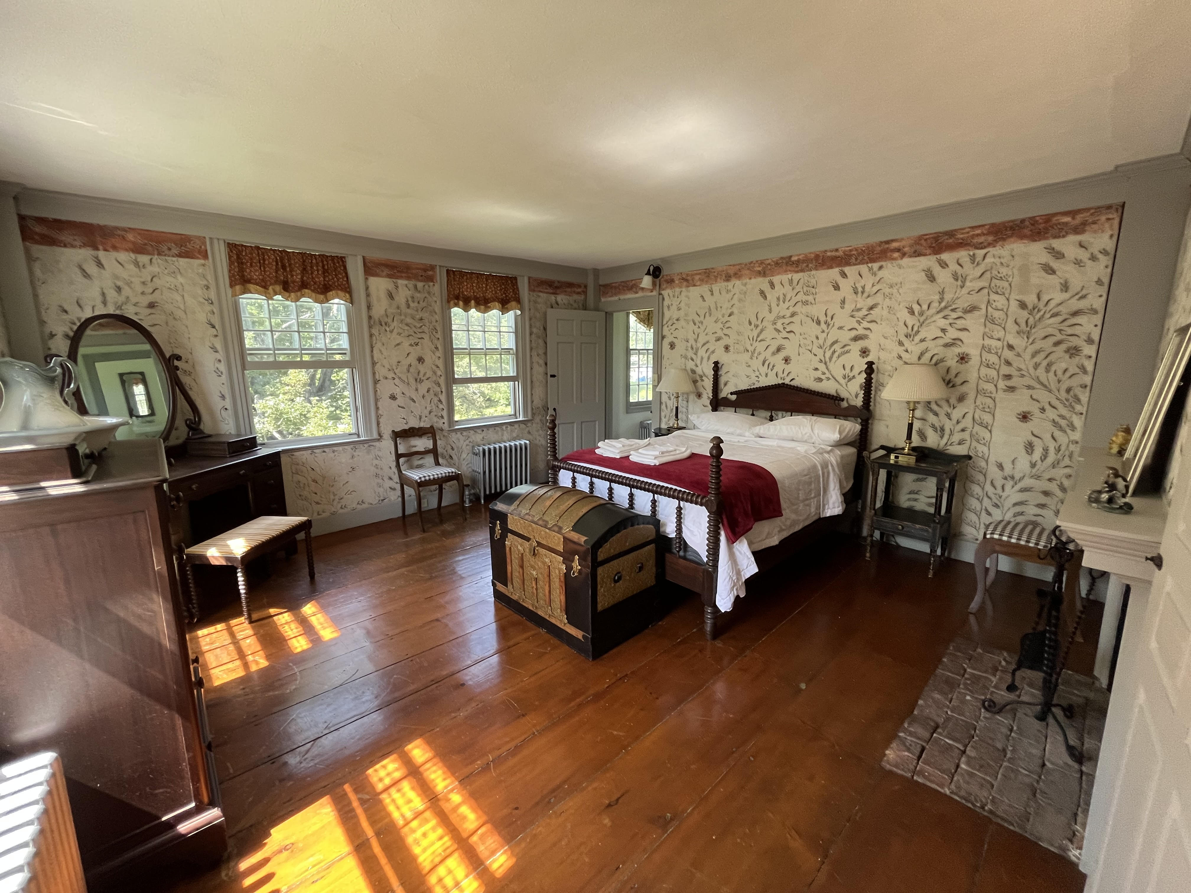Private bedroom in the Homestead where you are surrounded by beautiful walls of hand painted art