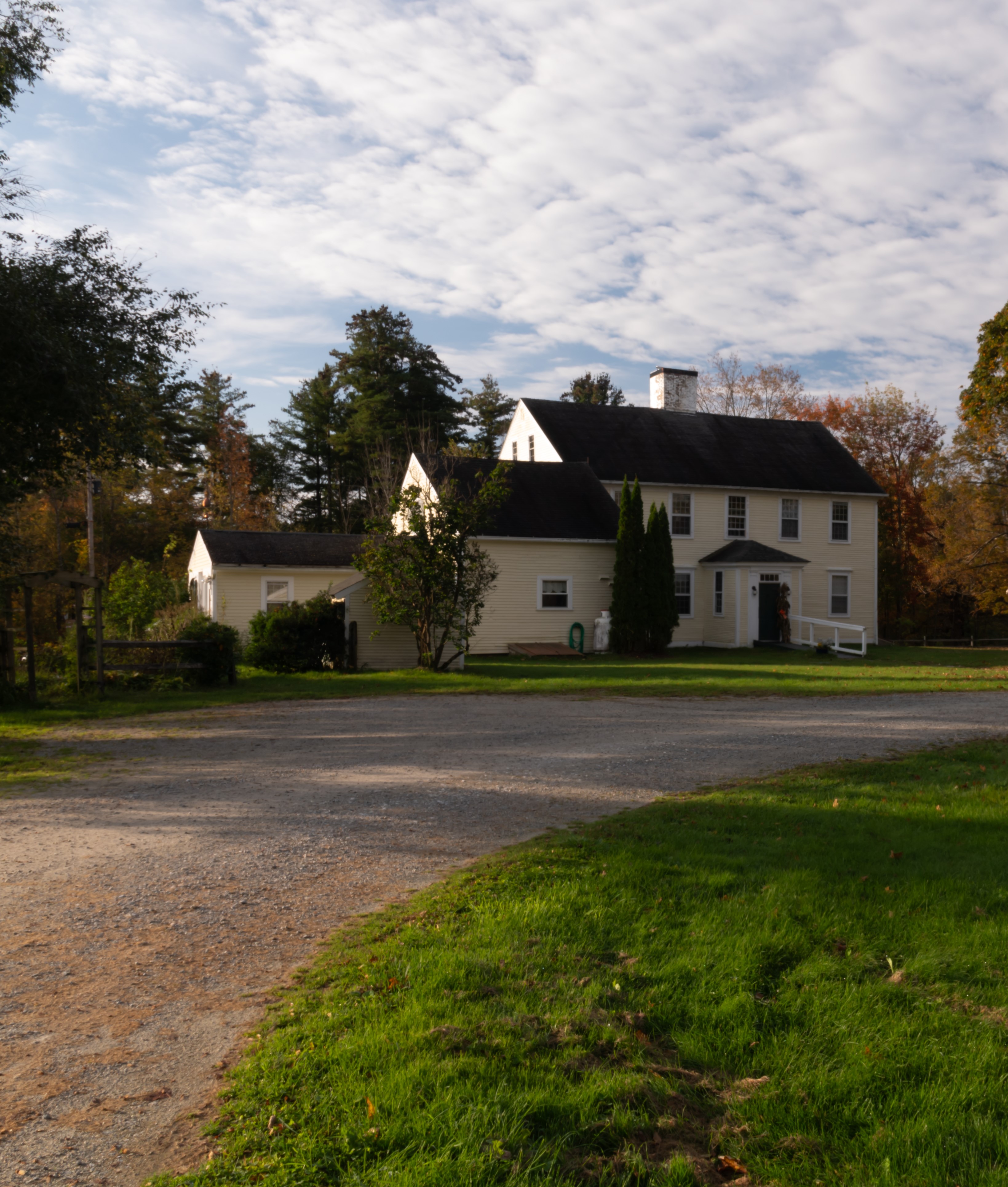 Pulling on a short dirt road from the main road you'll find the Homestead