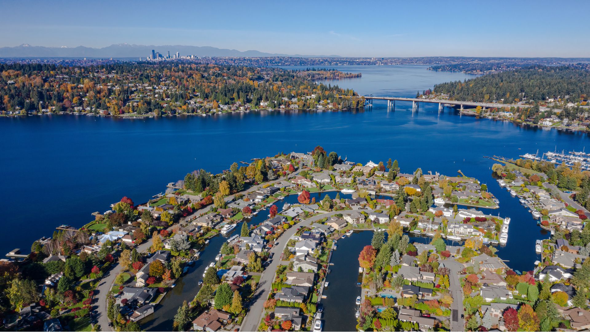 Custom homes in Bellevue, WA Newport Shores neighborhood