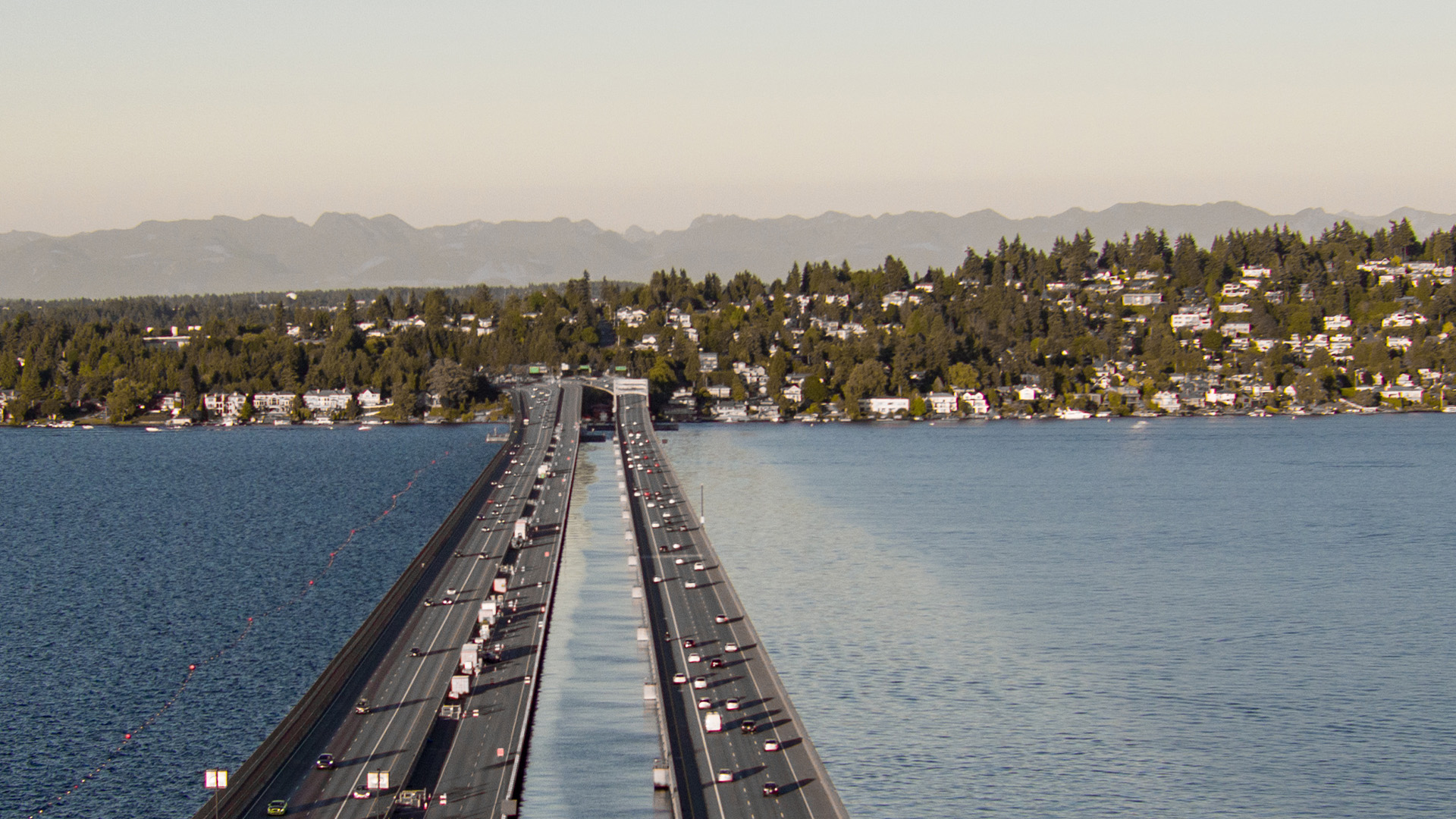 A view of waterfront homes on Mercer Island from the floating bridge