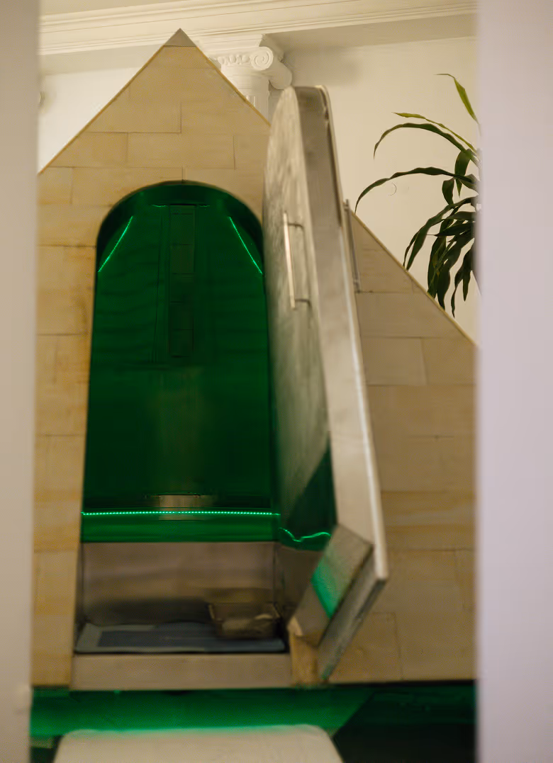 Флоатинг-капсула для сенсорної депривації