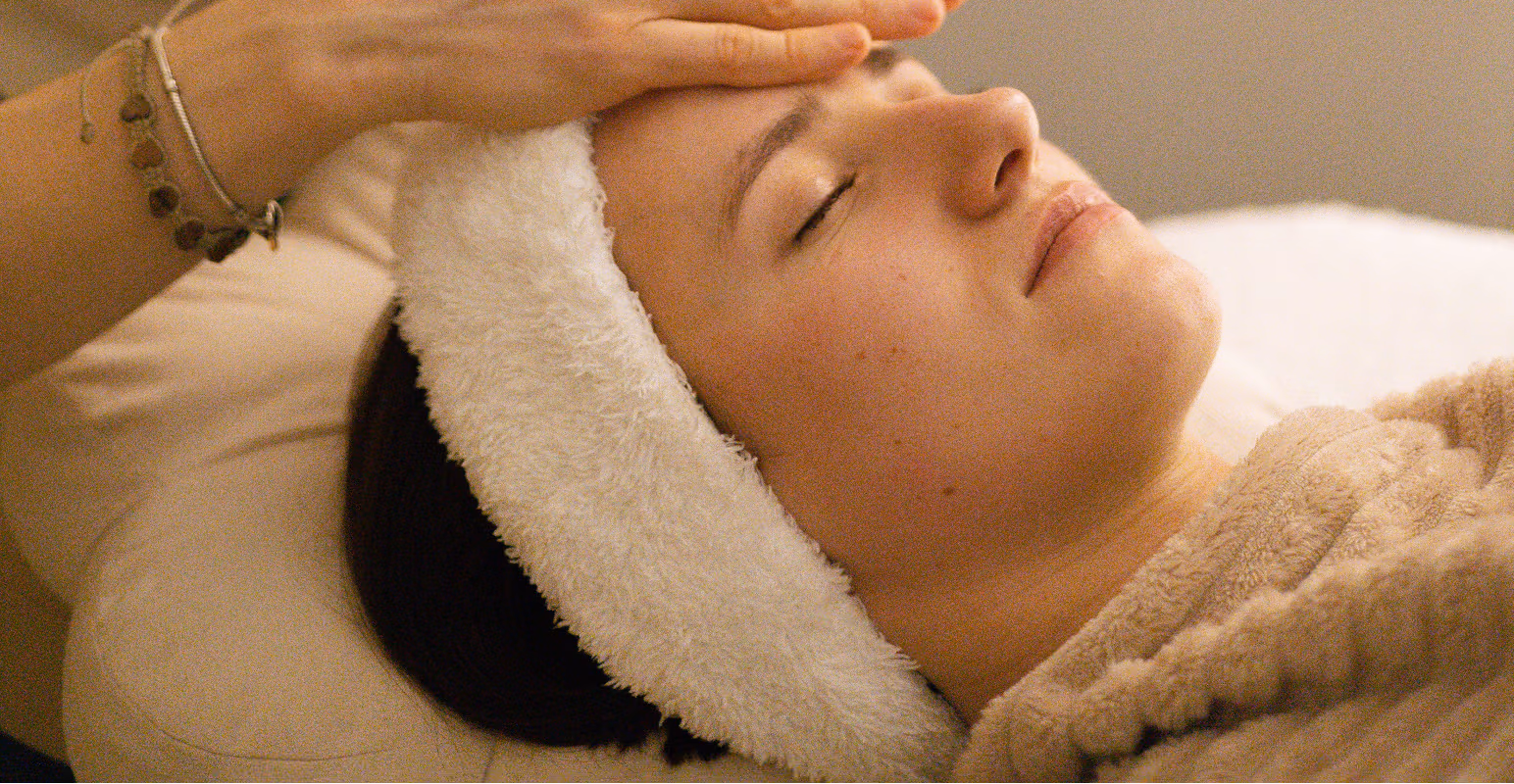 Розслаблювальний масаж обличчя