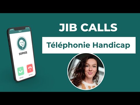 Appel téléphonique sur un smartphone avec l'application Sophie pour la téléphonie handicap, photographié avec le portrait d'une femme souriante.