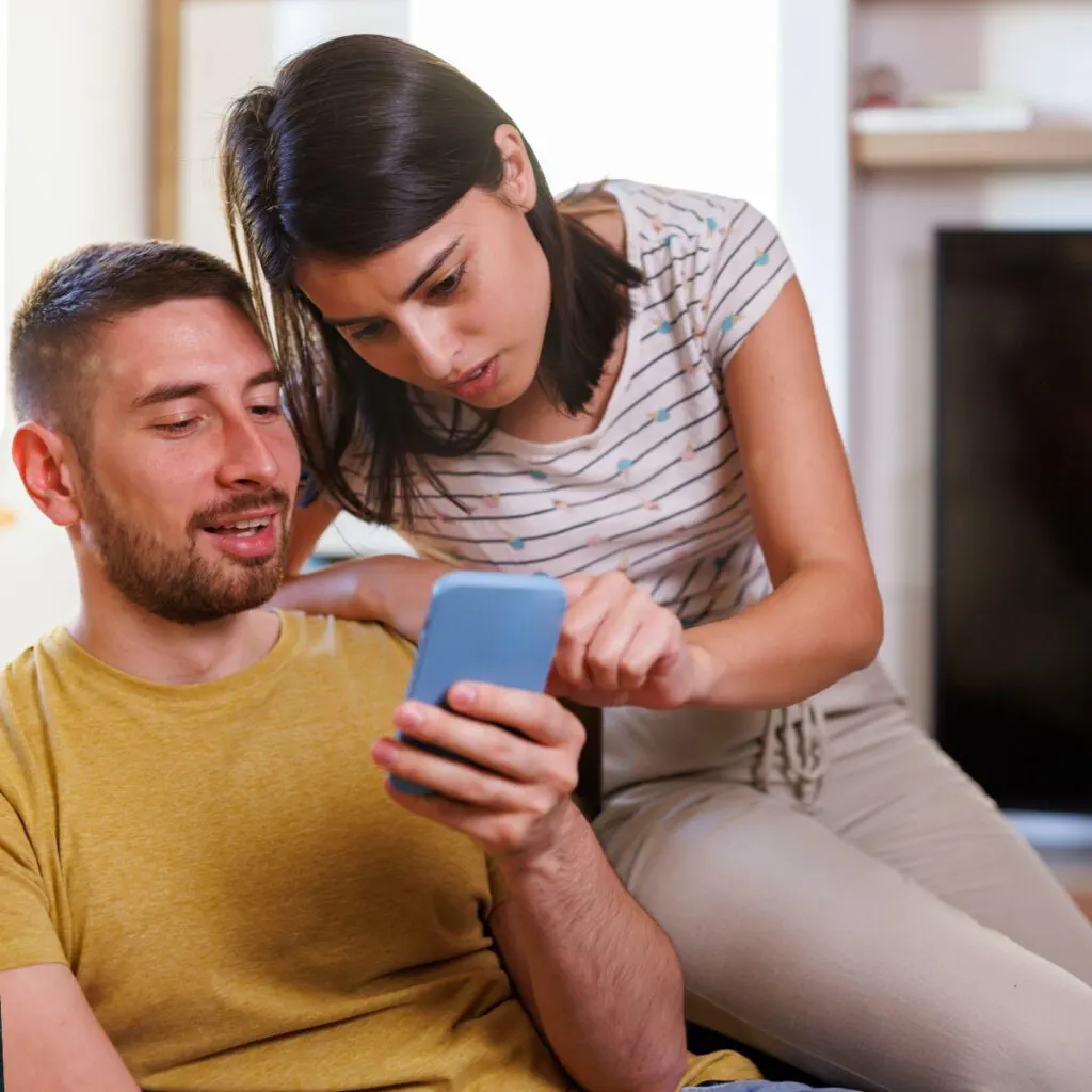 Guests Looks at text from Host