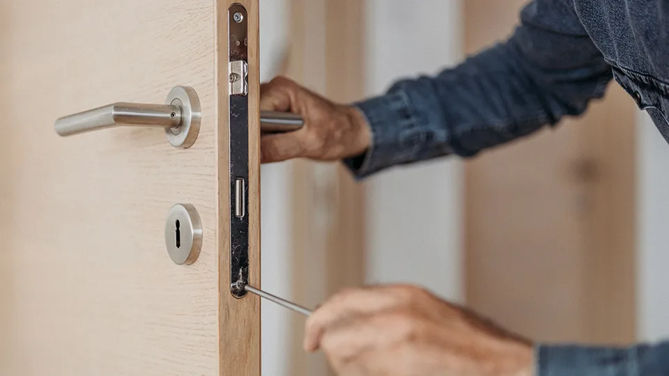 /resource/article/airbnb-horror-stories-and-how-to-avoid-them/