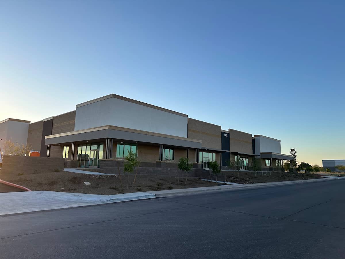 image of office building exterior (moving & storage company)