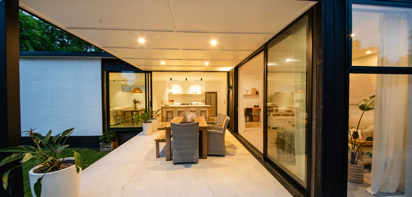 image of a sparkling bathroom for a cleaning service