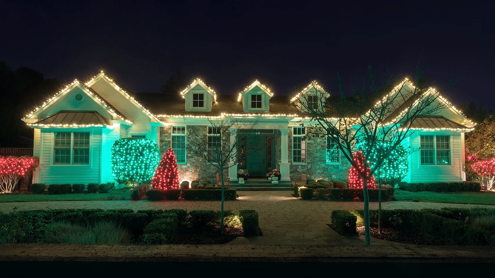 Make your holidays bright and stress-free with JM Total Clean. We design, install, and maintain custom Christmas light displays for homes and businesses — and handle removal and storage when the season ends.