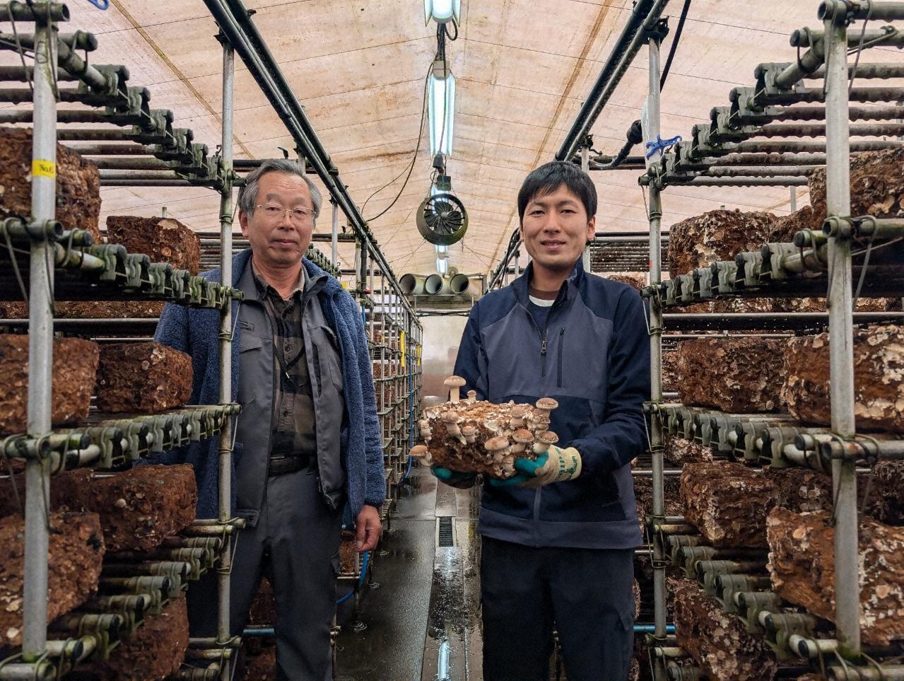 19年間の勤めを辞めて、父親の正さん（左）の経営を継いだ雄一郎さん