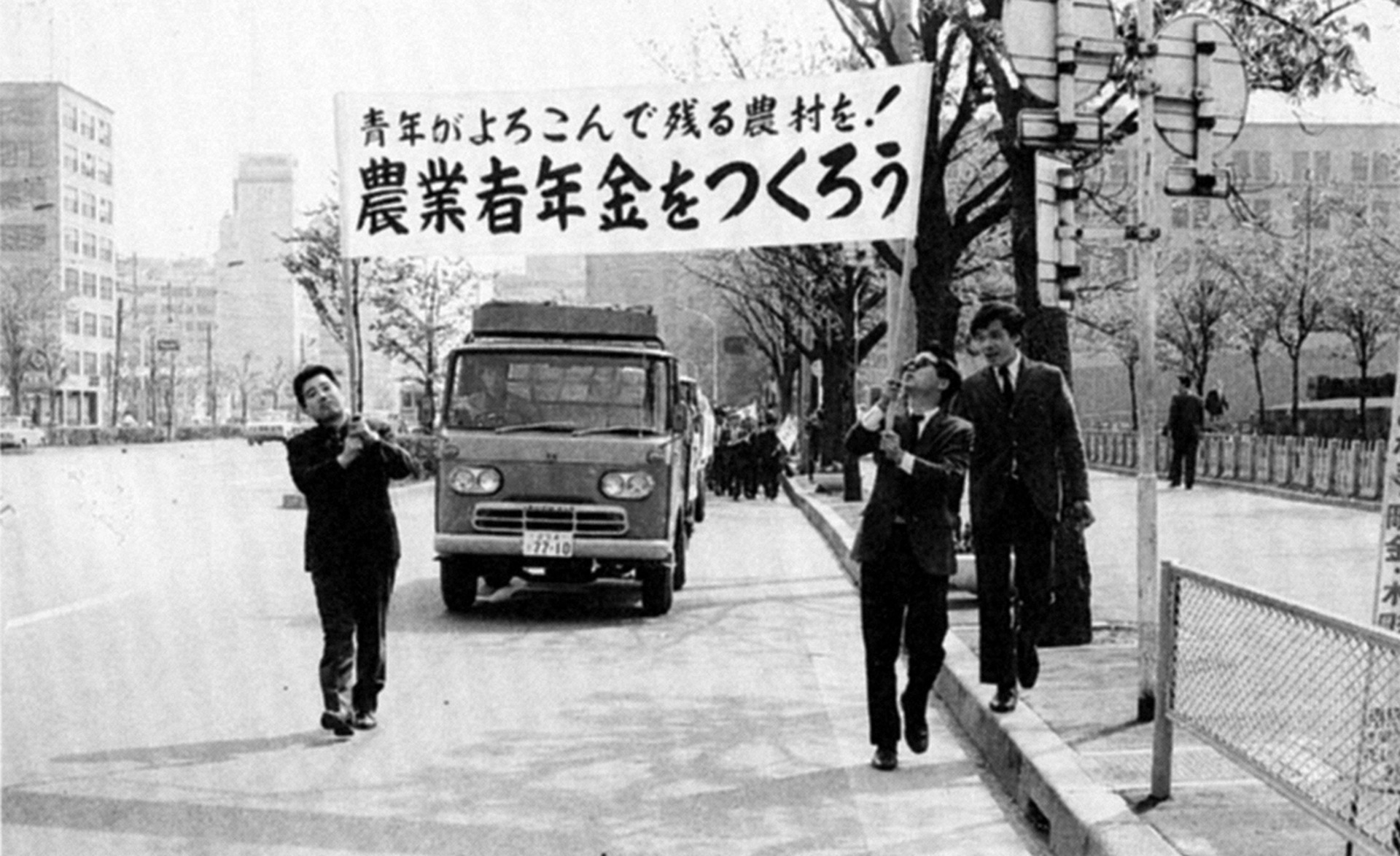 制度創設を求める請願行進