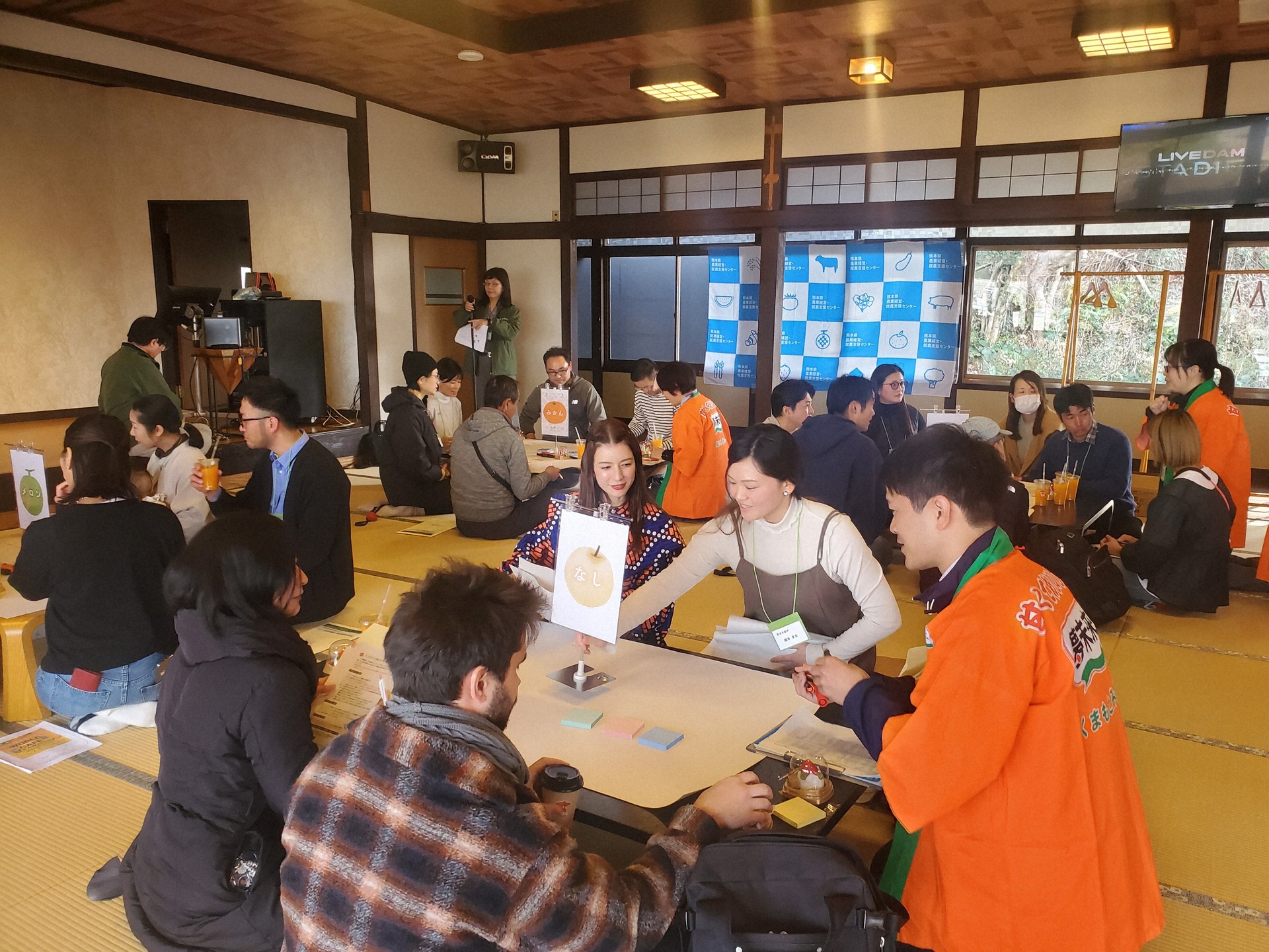 農業への関心や思いをおのおの語り合う参加者たち