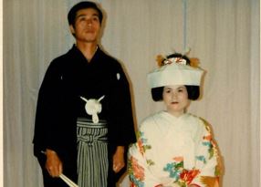 1981年、めざす農業の最大の理解者・久美子さんと結婚