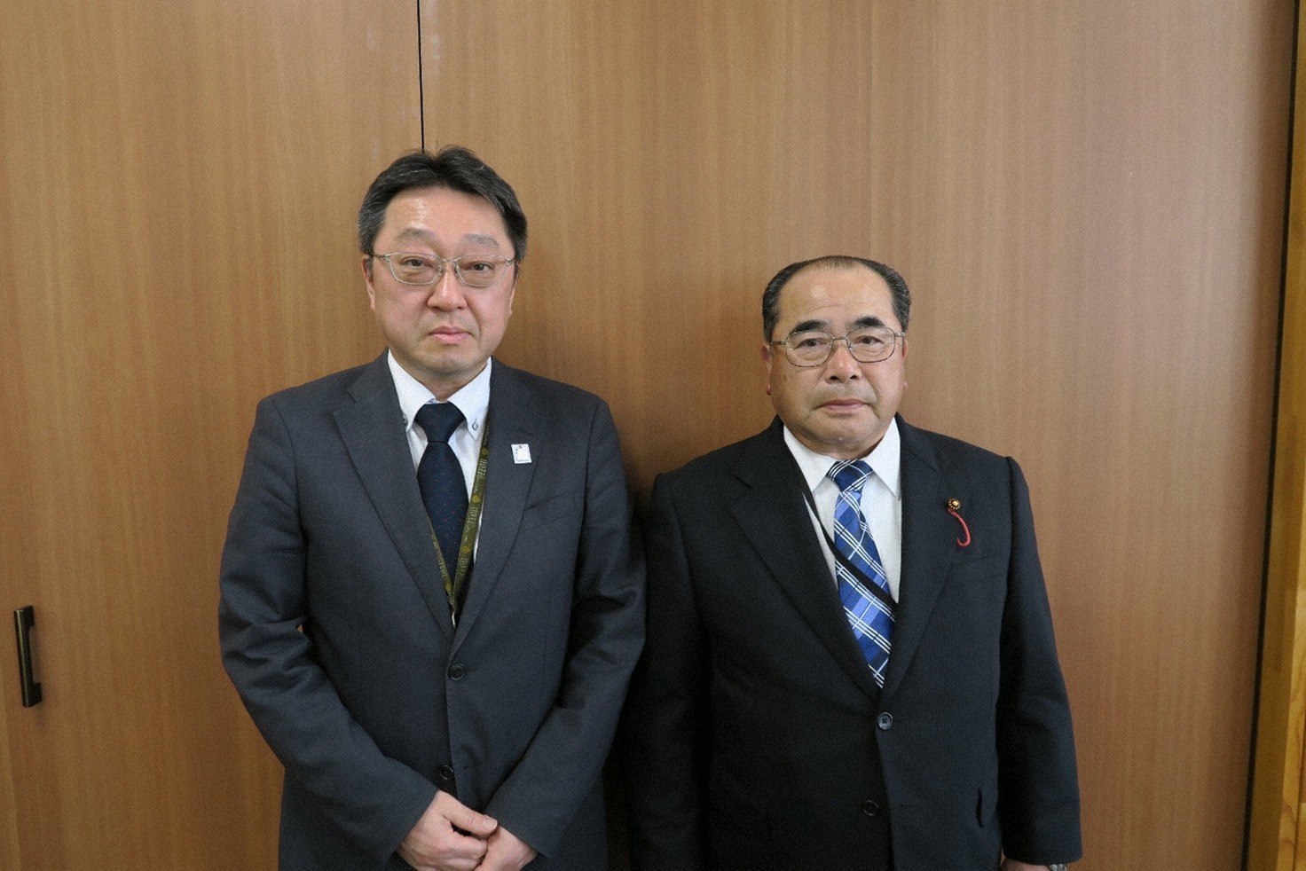 藤田会長（右）と小倉匠事務局長