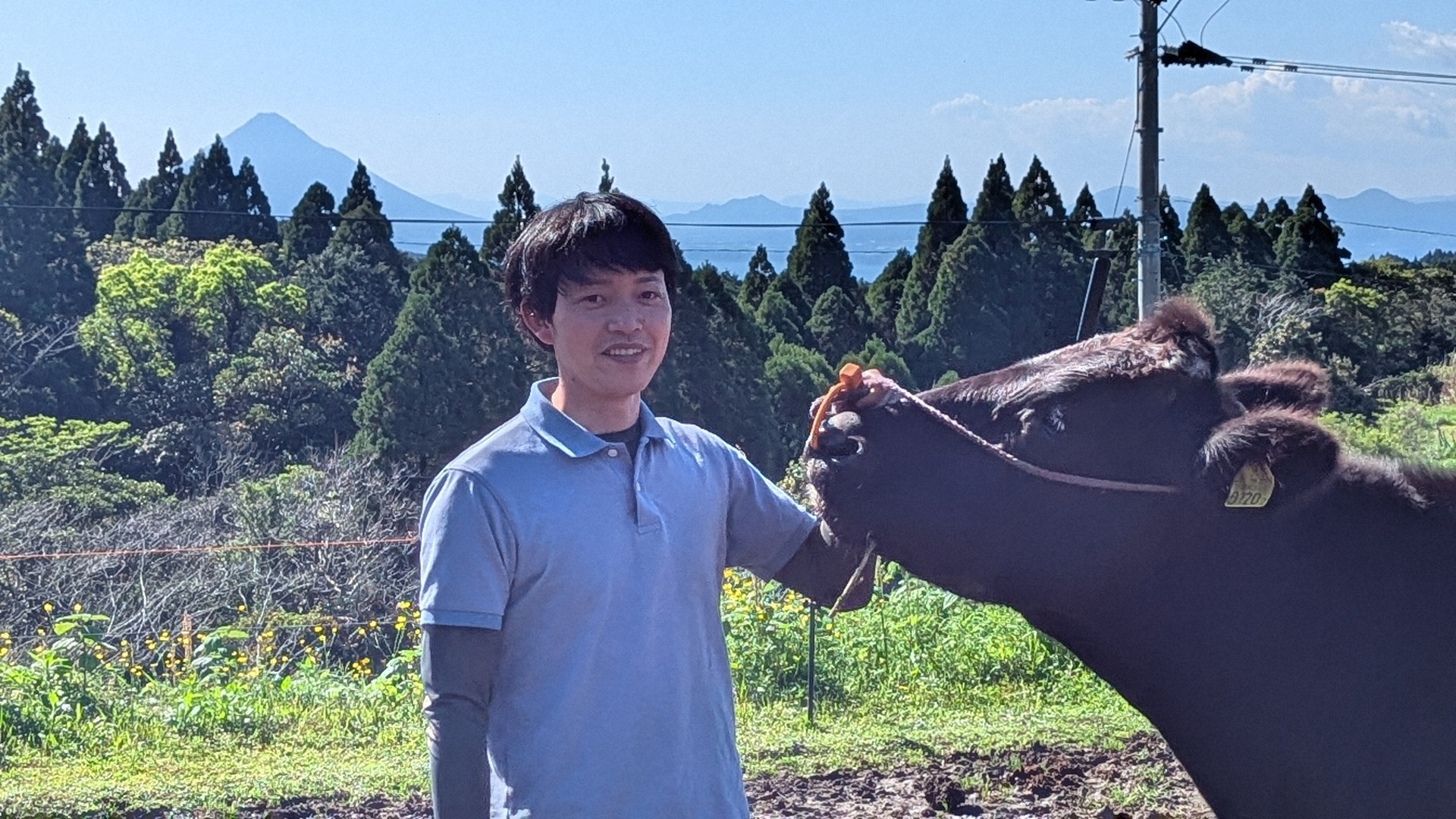 「子どもたちも牛の世話をしてくれるので家族時間が増えました」と、俊さん