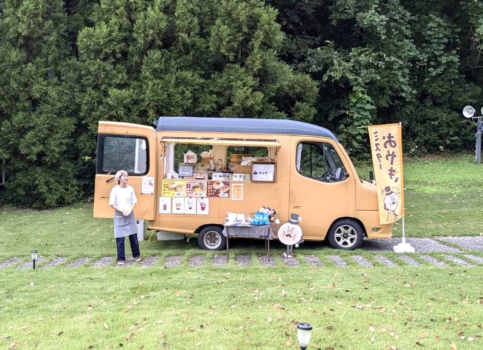 キッチンカーで顧客を呼び込む