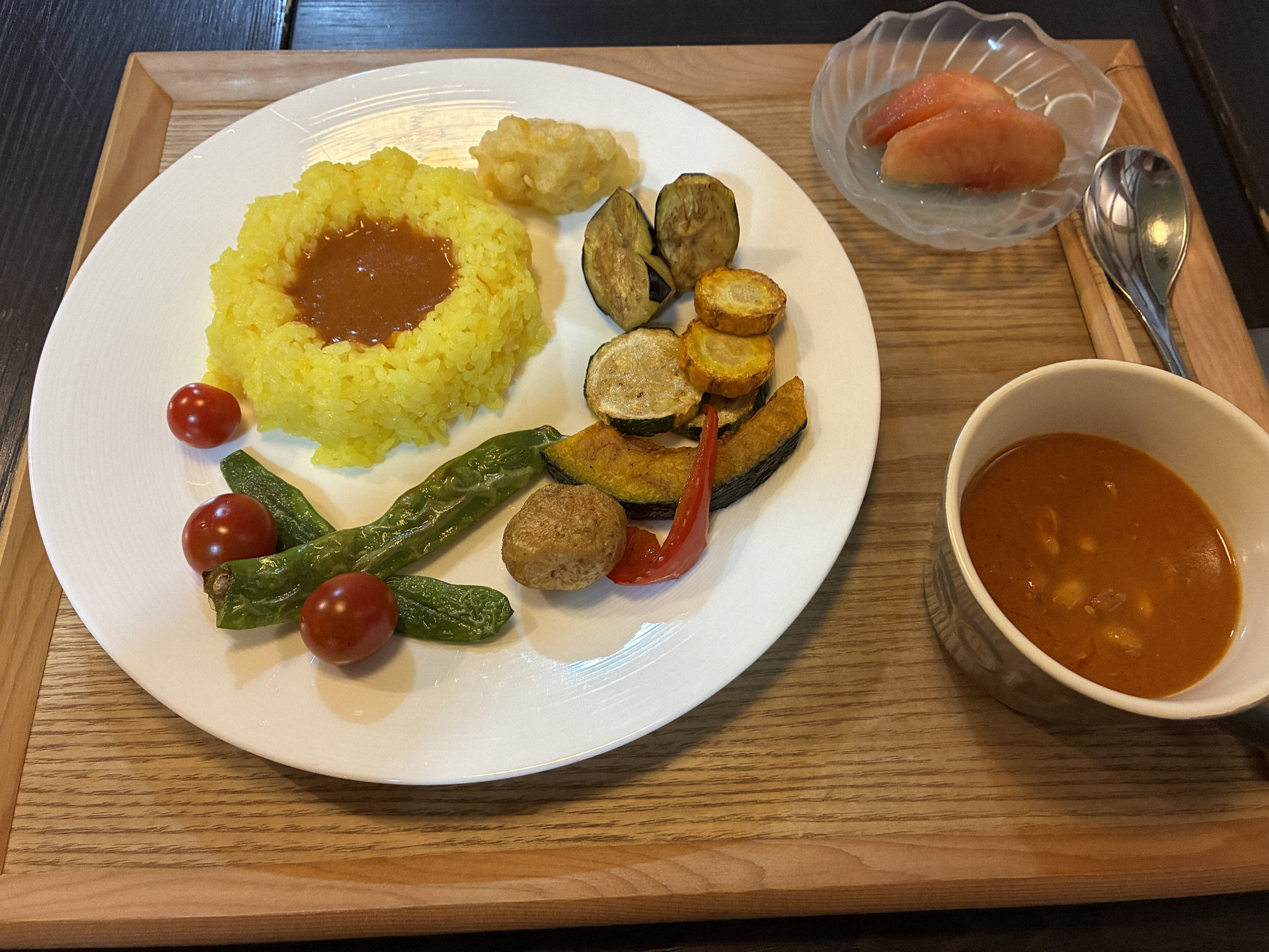 色鮮やかなひまわりカレー