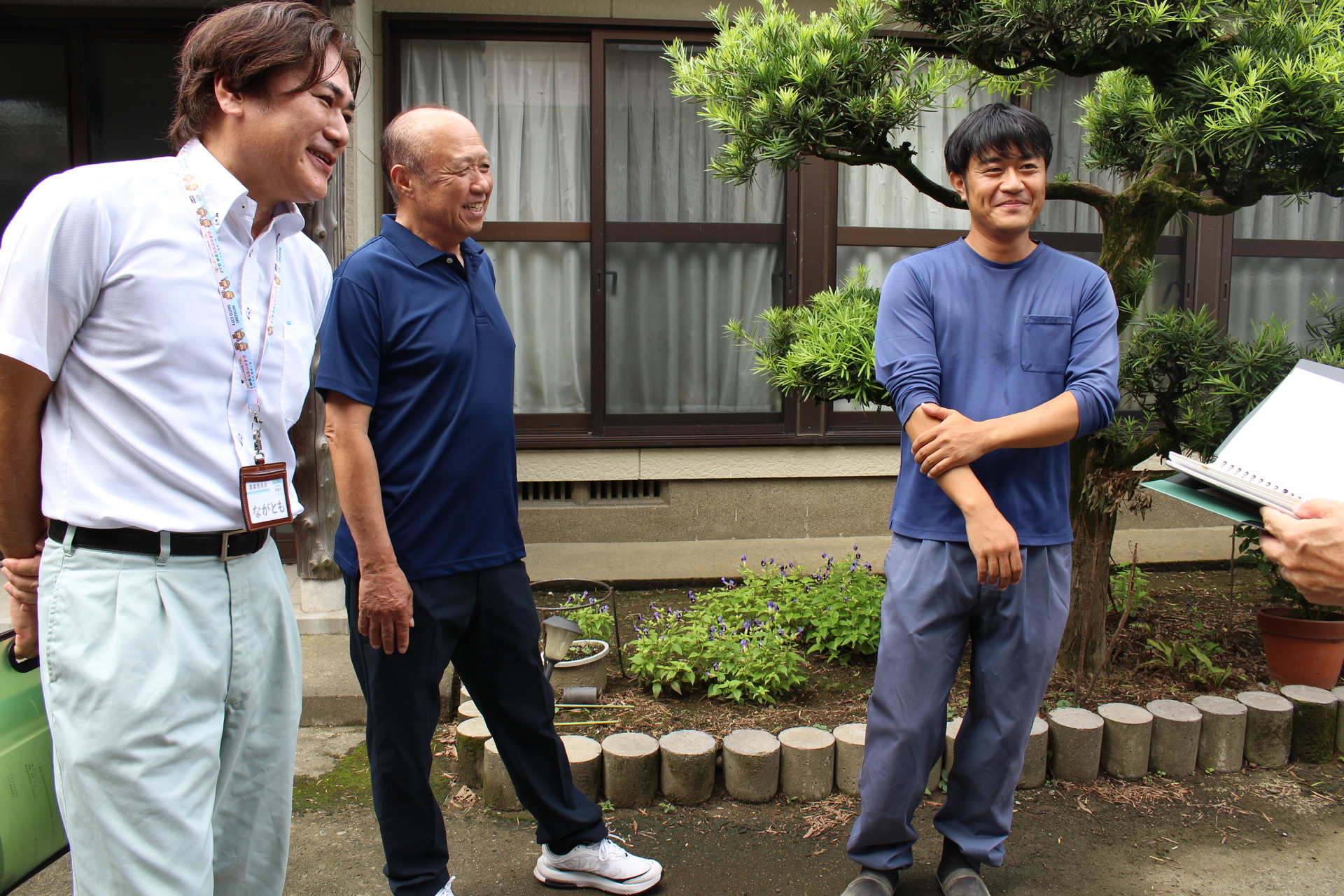 新規加入した久永さん(右)と、さまざまな相談に乗る長友補佐と山内推進委員
