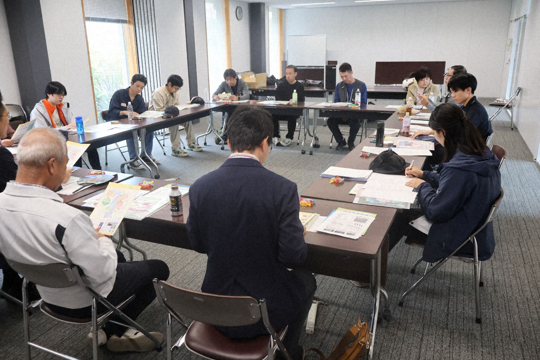 就農支援制度に耳を傾ける参加者(上田市)