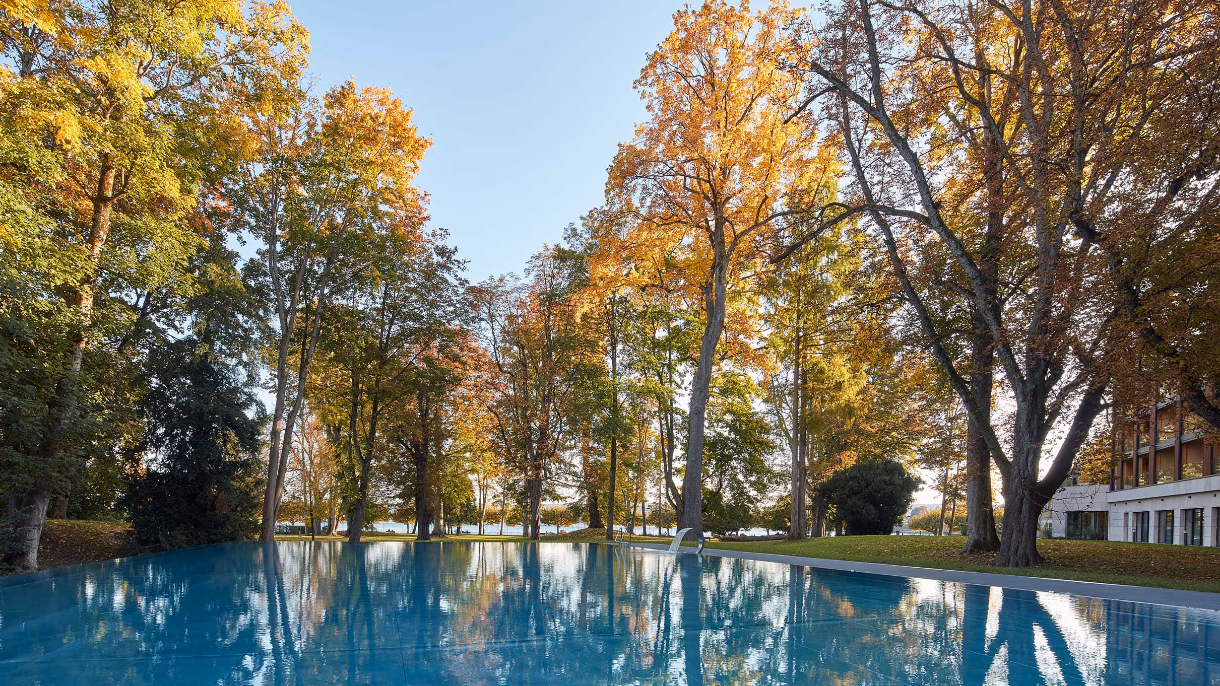 Poollandschaft im Park direkt am Bodensee