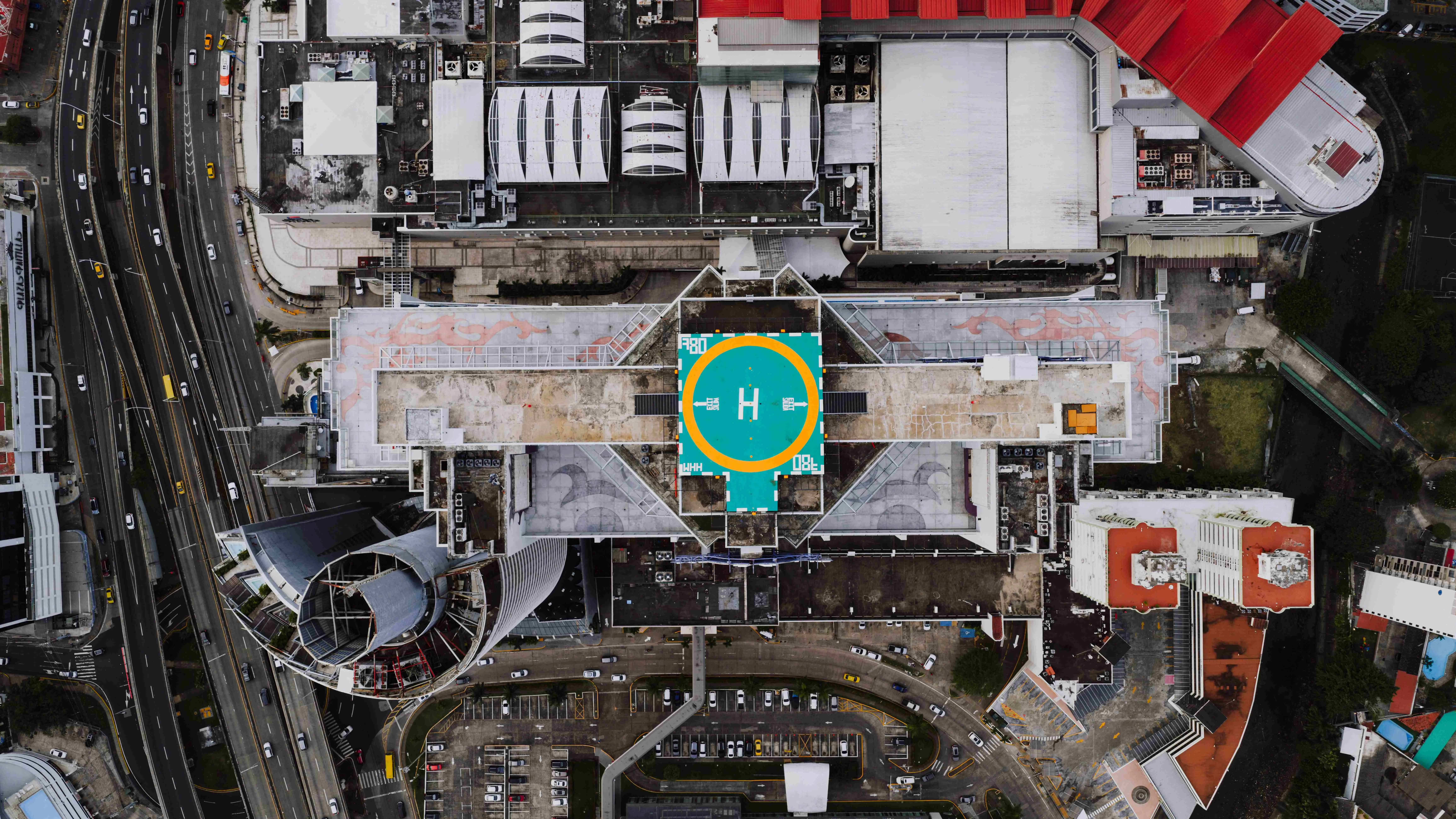 High-resolution aerial mapping scan of a commercial building rooftop for property inspection and asset management via the h3zoom.ai platform.