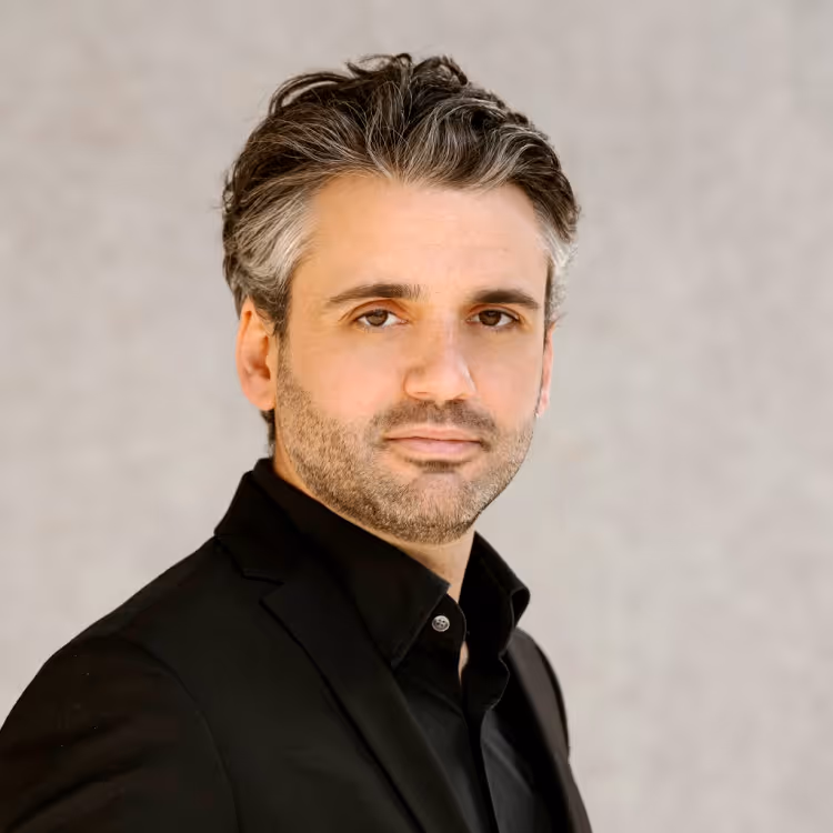 Portret van Reinoud Van Mechelen van het muzikaal ensemble a nocte temporis