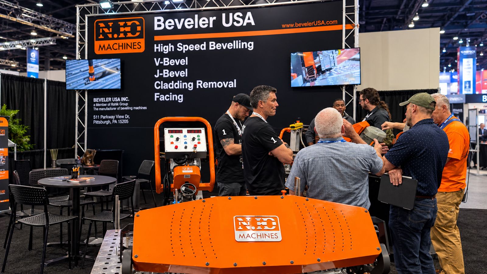 UZ 100 Bold portable bevelling machine on steel plate