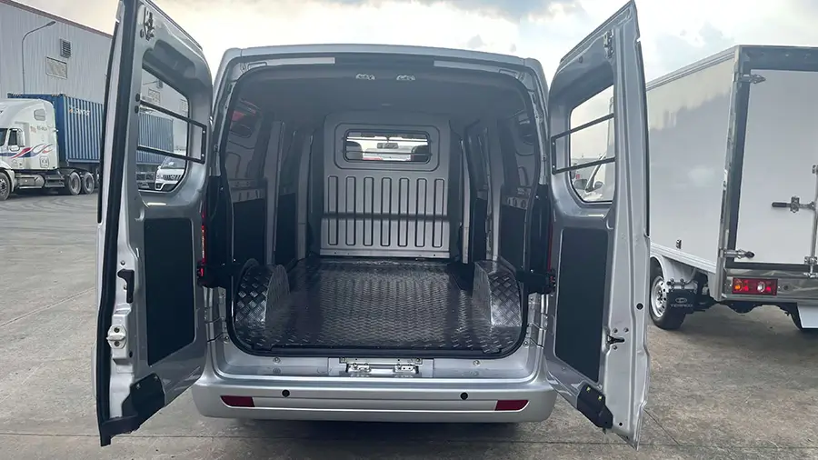 Tera V8 khoang hàng rộng, tối ưu thể tích vận chuyển nội đô