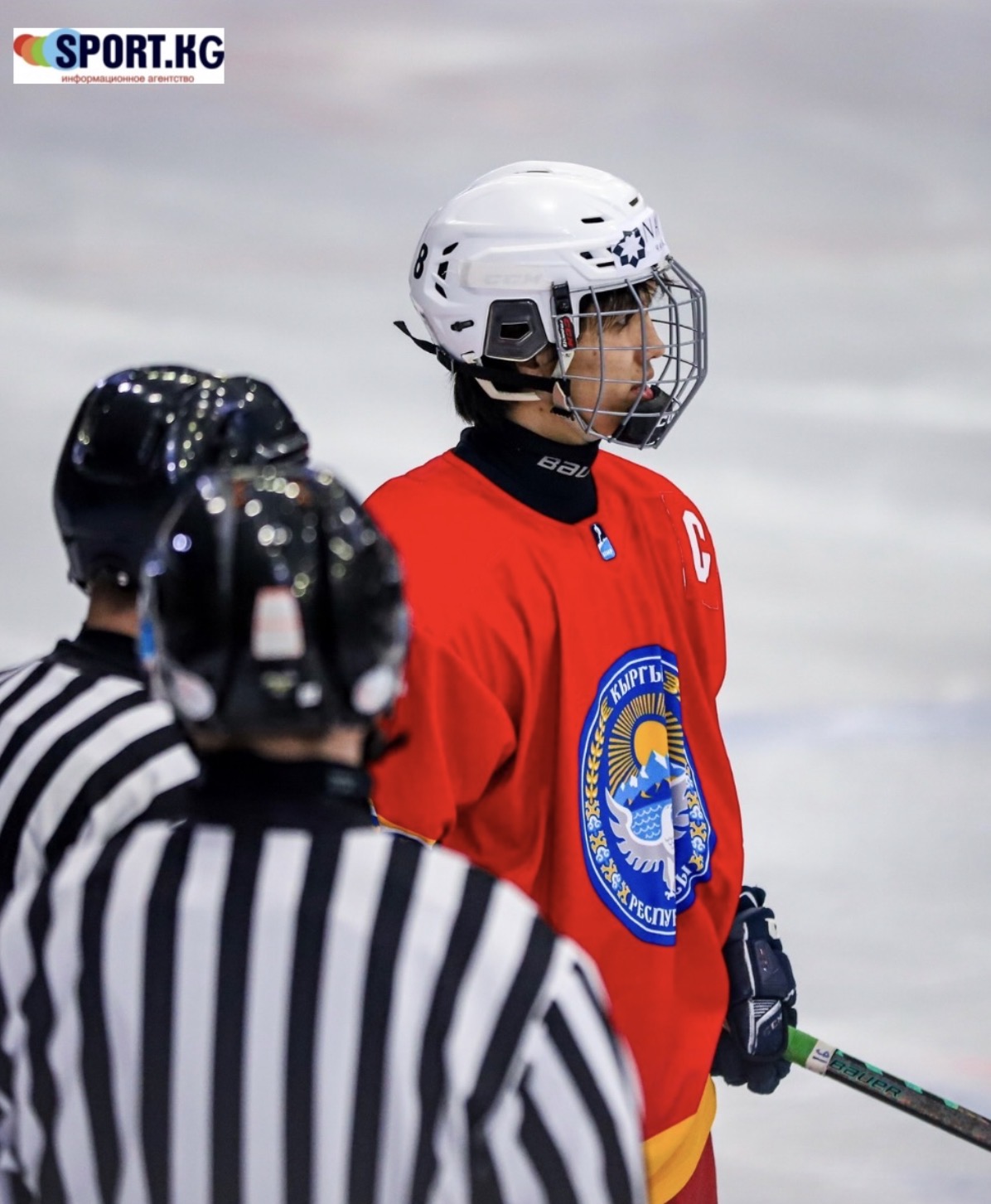 Смена звеньев во время хоккейного матча в Бишкеке