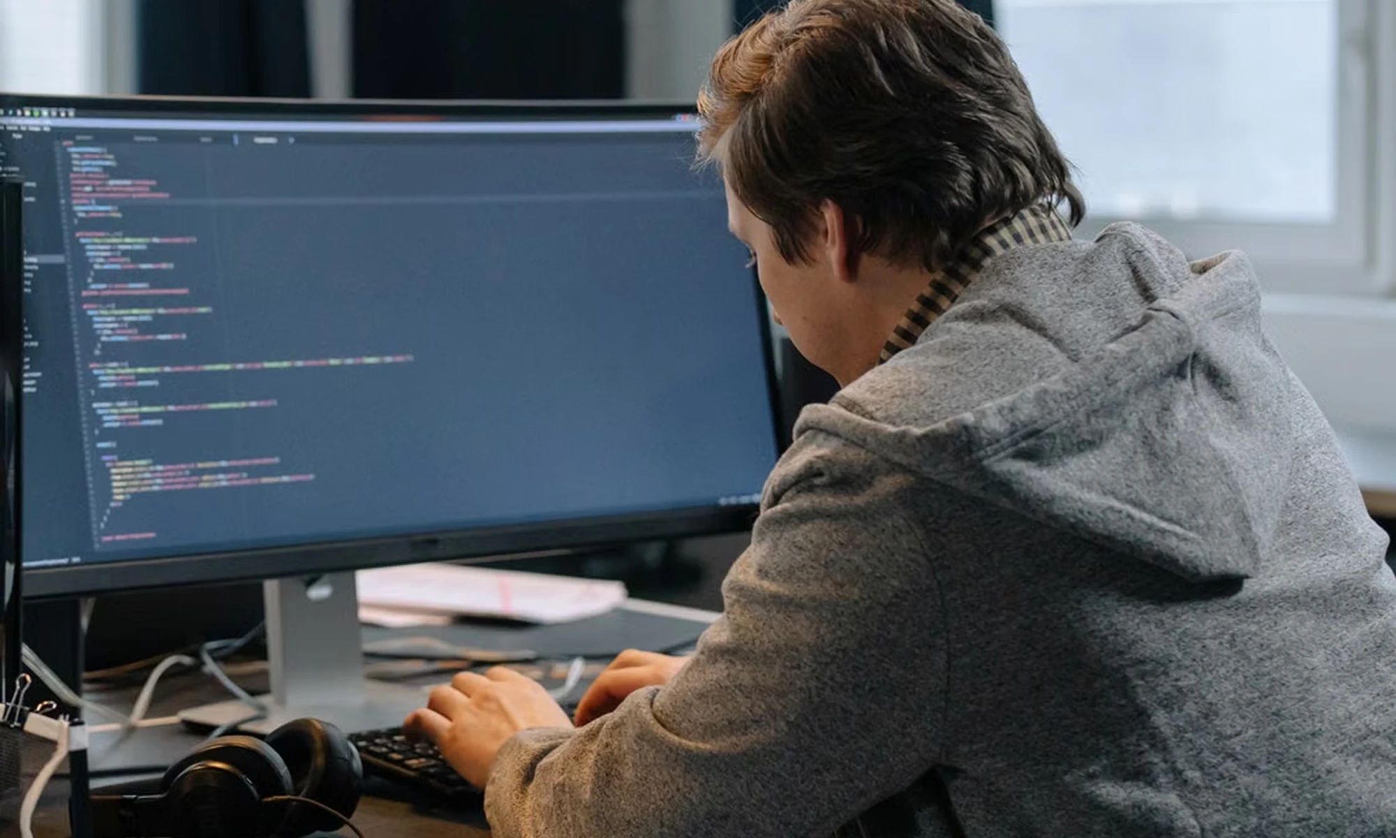 Átlátható vállalati weboldal CTA-val, referenciákkal és mobilra optimalizált struktúrával