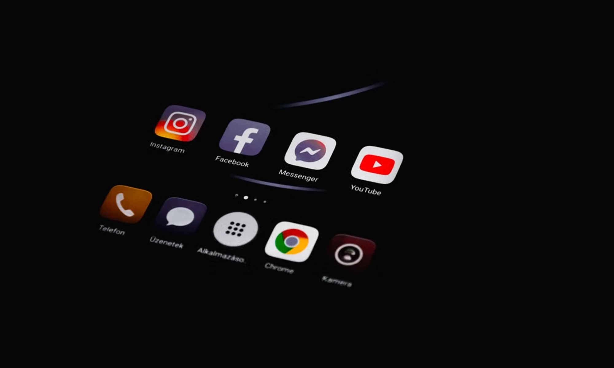 Social media követőszám, elérés és aktivitási mutatók elemzése