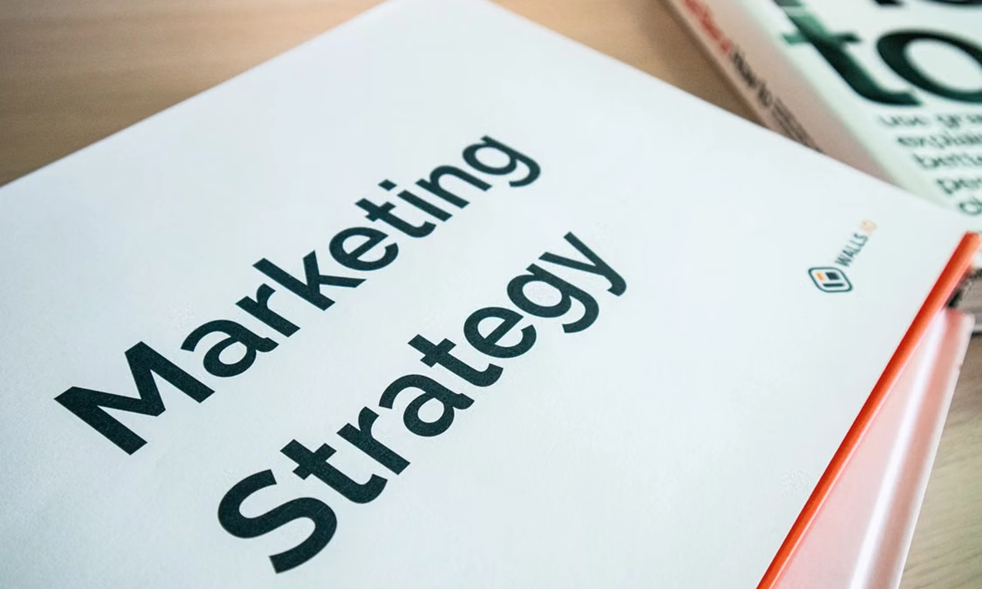 Érdeklődőből ügyféllé vezető lead nurturing folyamat hírlevéllel, tartalommal és remarketinggel