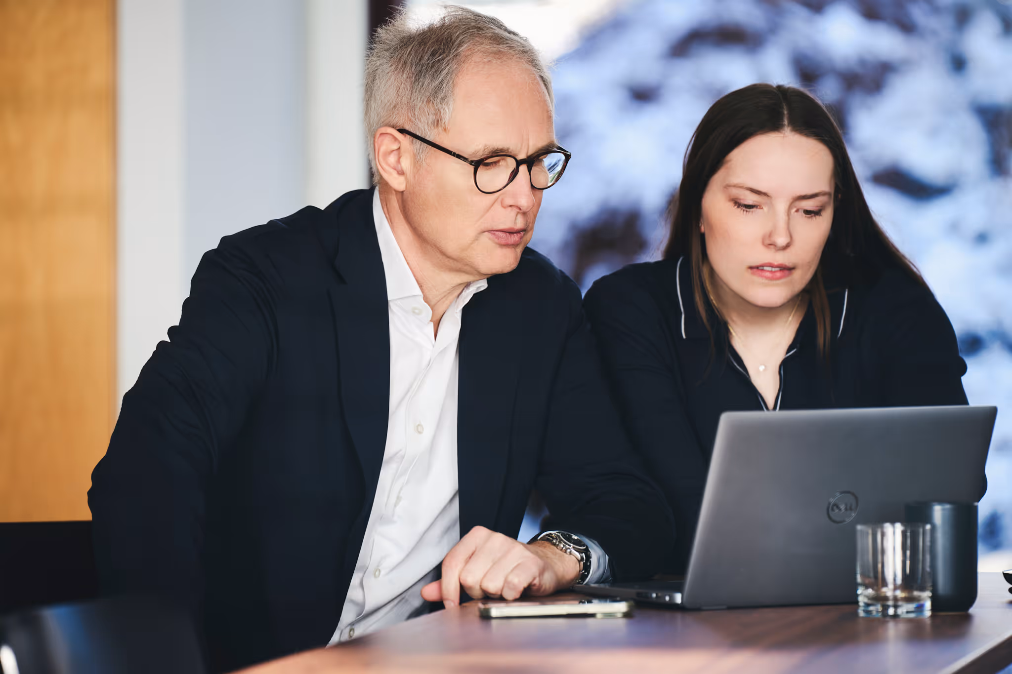 Collaborative discussion on using AI in sales to support analysis and decision making