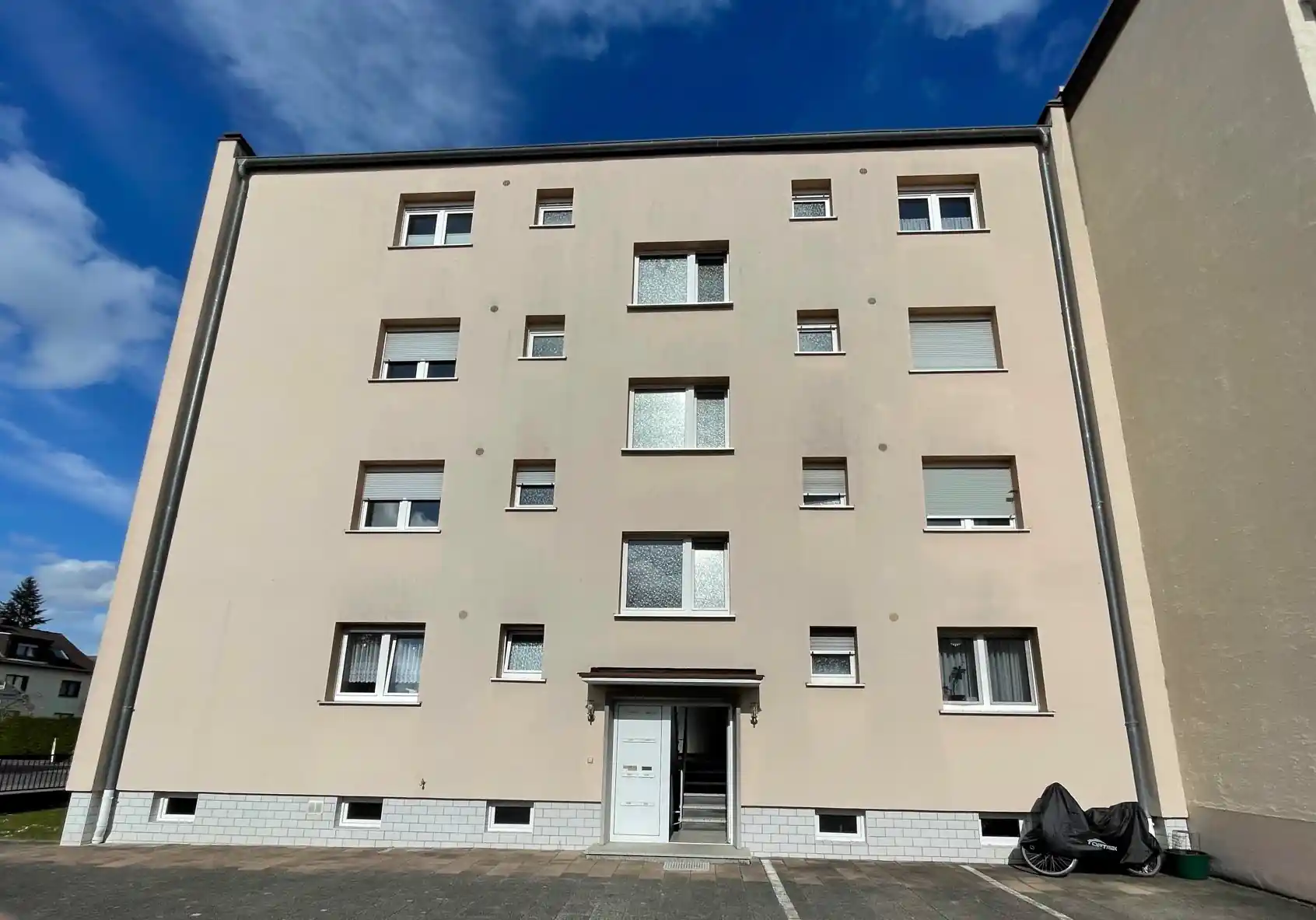 Frontansicht Etagenwohnung in Obertshausen