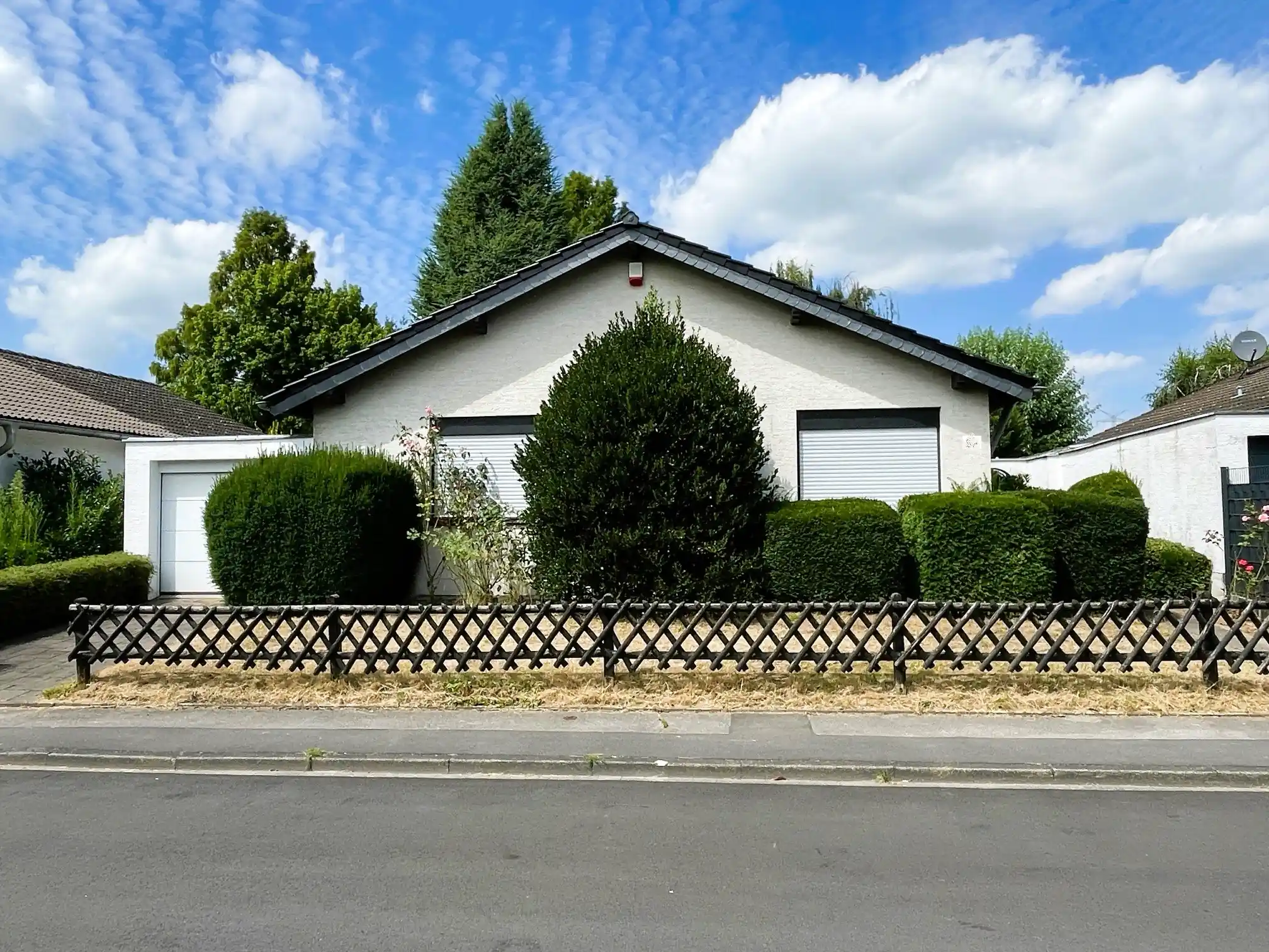 Frontansicht mit Garage, Bungalow in Pulheim-Geyen