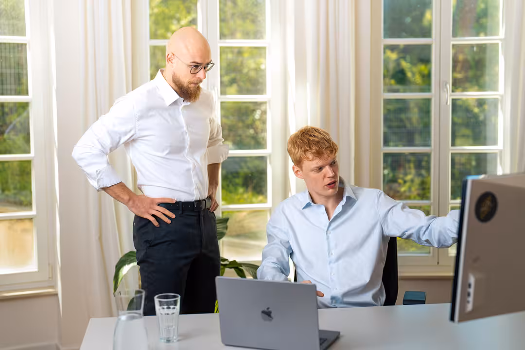 Käpsele Finanzberatung – Arbeitsbereich im Stuttgarter Büro