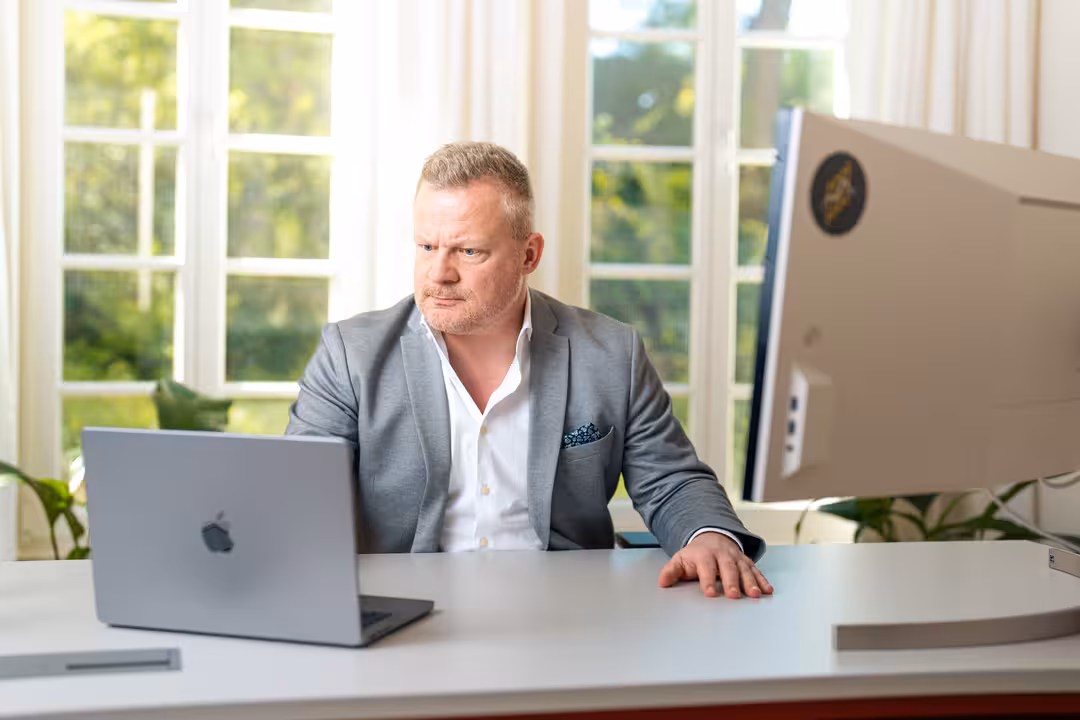 Käpsele Finanzberatung Büro – modernes Besprechungszimmer in Stuttgart