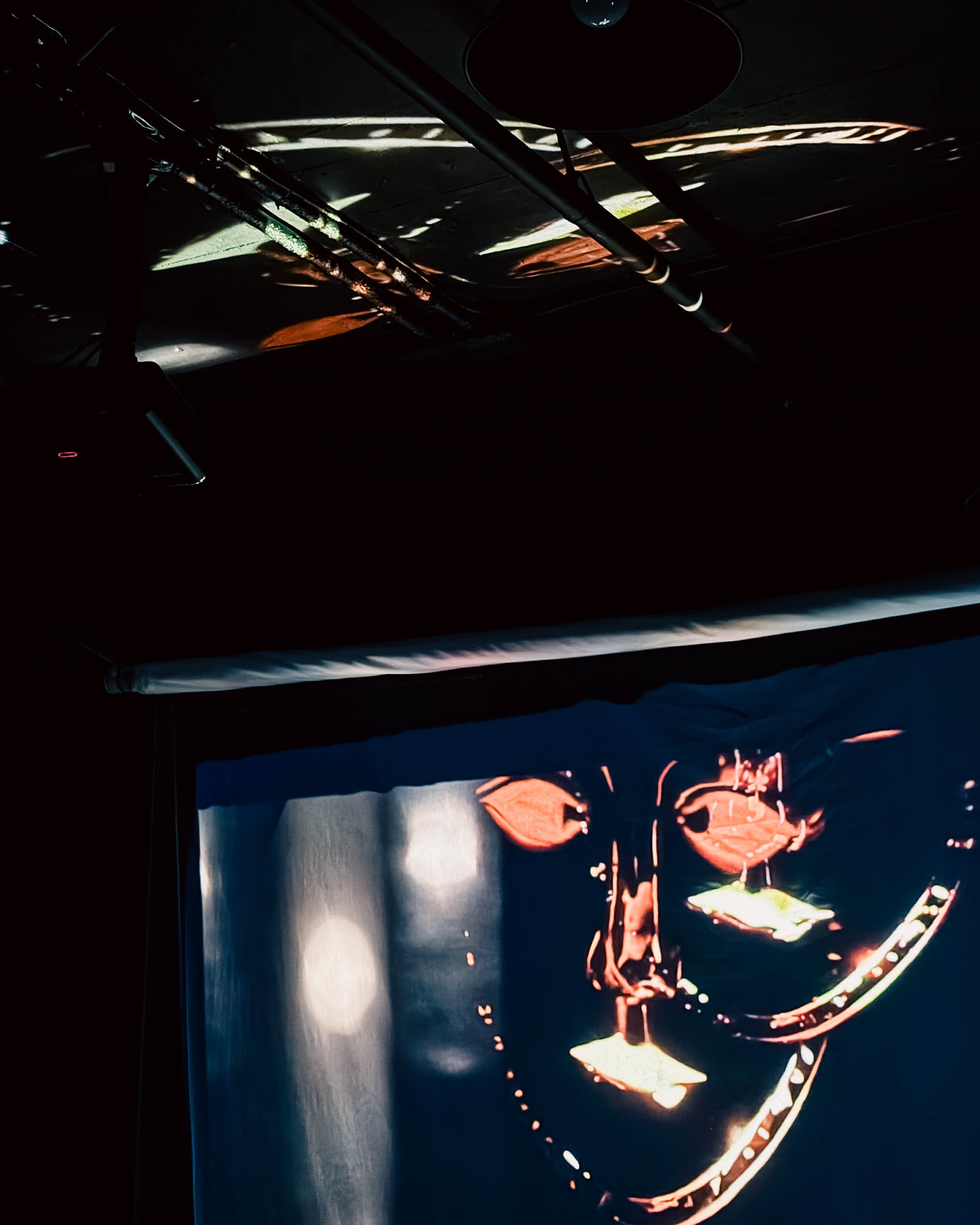 François Lespinasse’s rig on the floor during Viraf 2.0 at Théâtre VME / Mile End Improv, Montréal Fringe 2026.