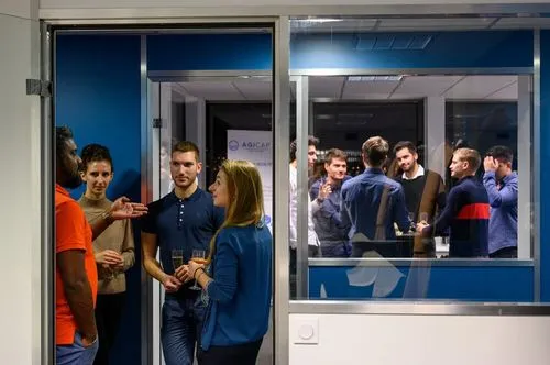 SDRs et AEs : des rôles différents