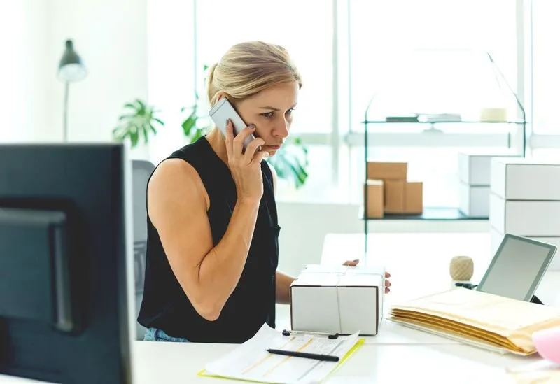 Personne qui exerce le métier de closer au téléphone
