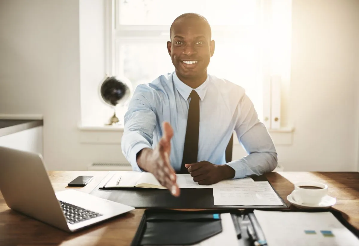 Un Key Account Manager dans son bureau