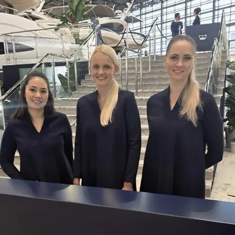 Professional event hostesses at BOOT Düsseldorf boat show – trade fair staff by eventas Germany
