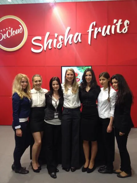 Professional trade fair hostess at an exhibitor stand in Hannover – event staff by eventas Germany