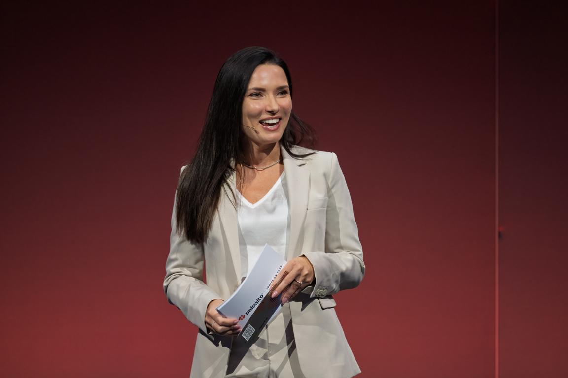Mounia Berrada-Gouzi – Moderatorin