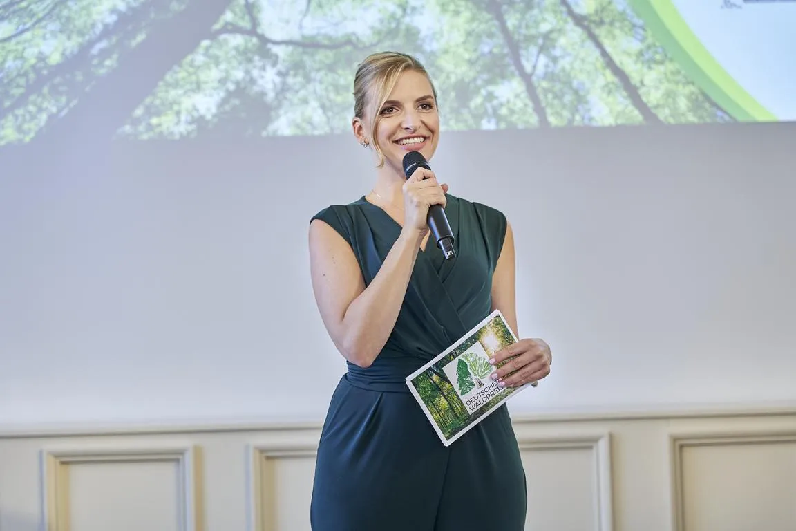 Janine Mehner hosting the German Forest Award ceremony
