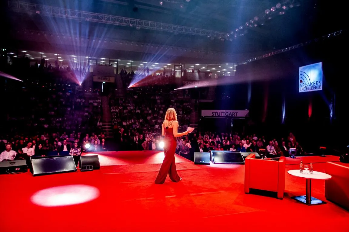 Janine Mehner hosting an evening event in Stuttgart