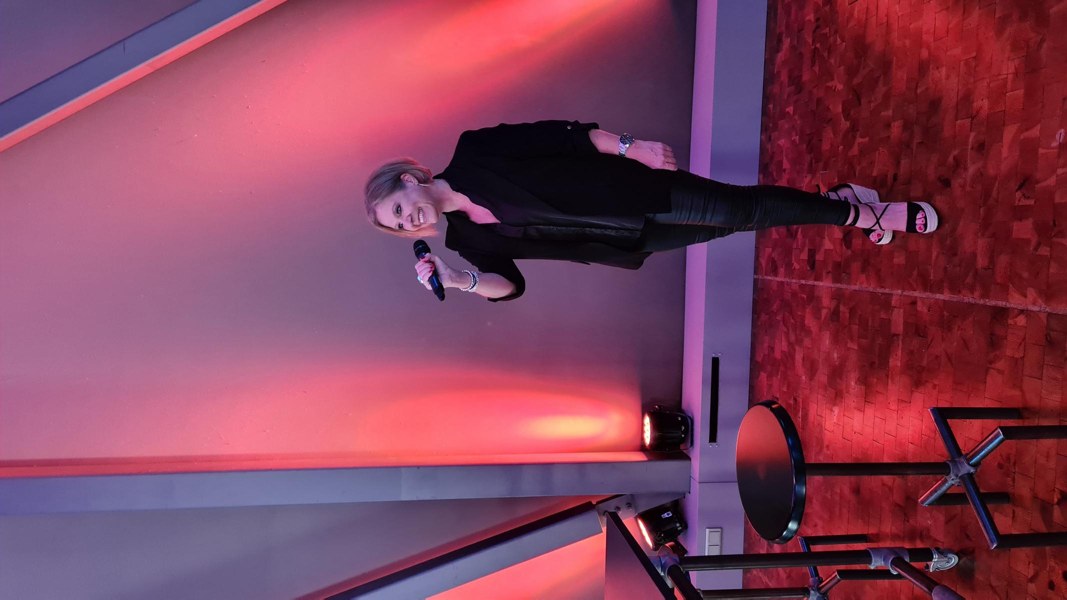 eventas host Sabine Ehlers